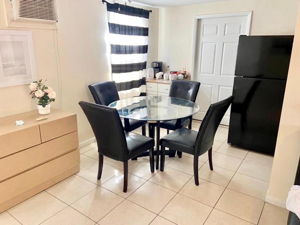 Private Rooms Close To Miami Airport - Free Parking - 01 Exteriör bild