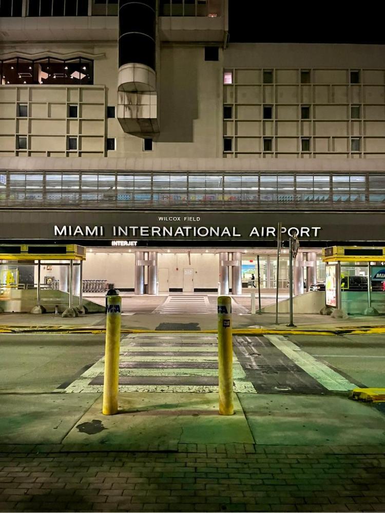 Private Rooms Close To Miami Airport - Free Parking - 01 Exteriör bild